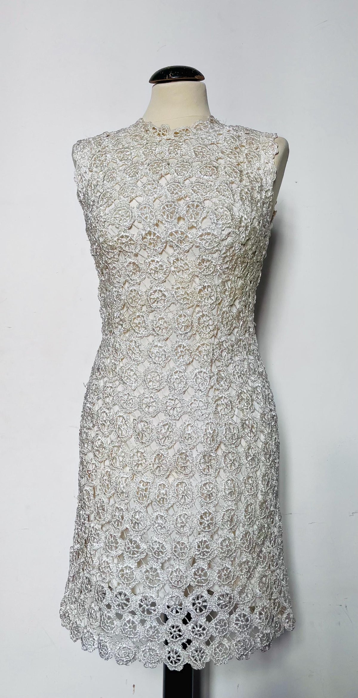 Abito crochet in rafia bianca anni ’60