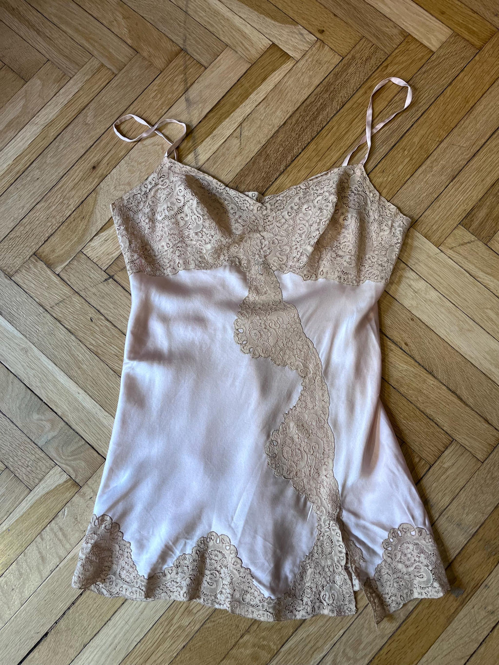 Sottoveste  in seta rosa e pizzo anni ’60