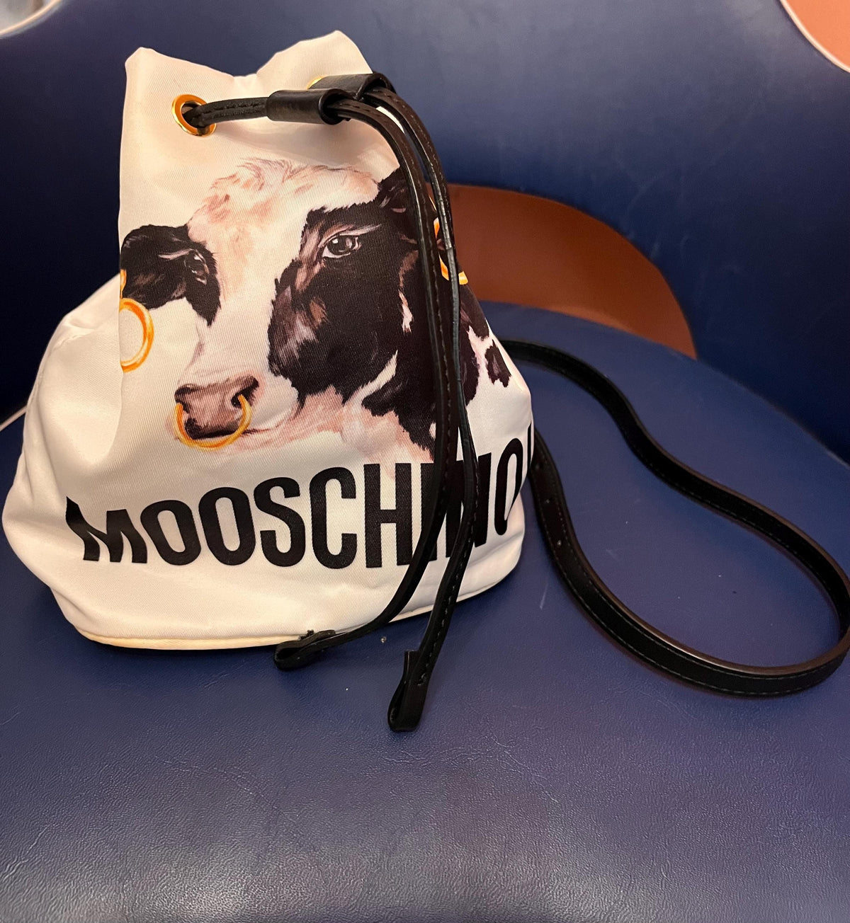 Borsa Moschino a secchiello con chiusura a coulisse