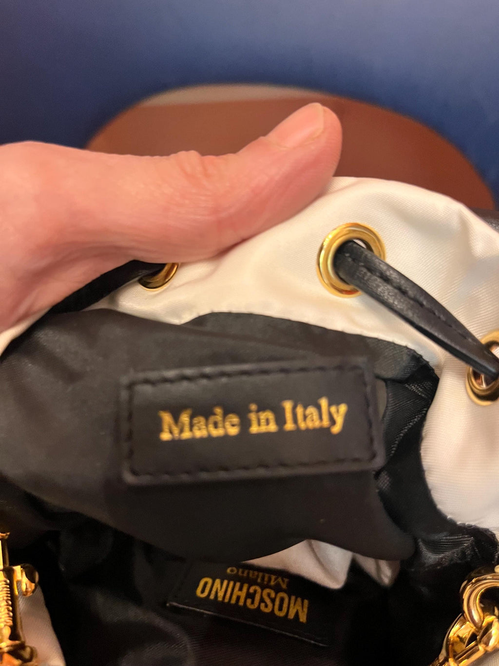 Borsa Moschino a secchiello con chiusura a coulisse
