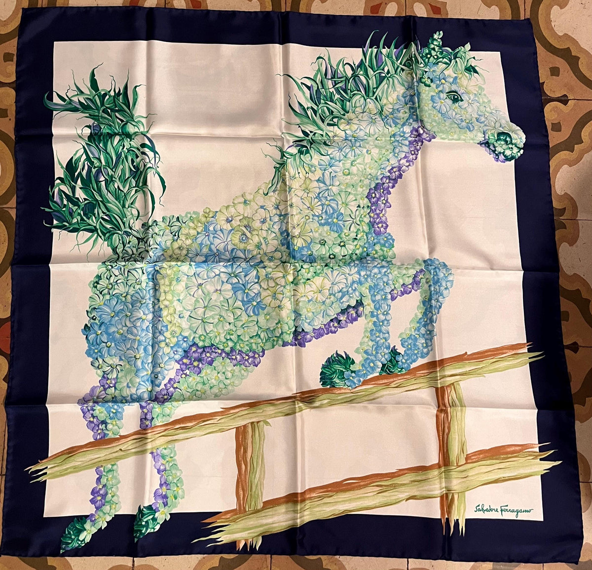 Foulard Salvatore Ferragamo vintage in seta