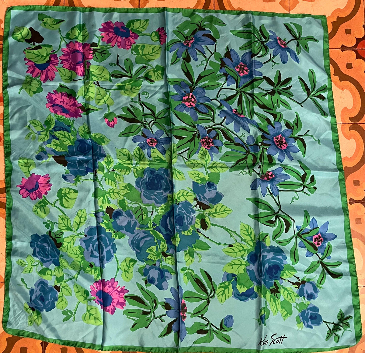Foulard ken Scott vintage in seta con fantasia floreale